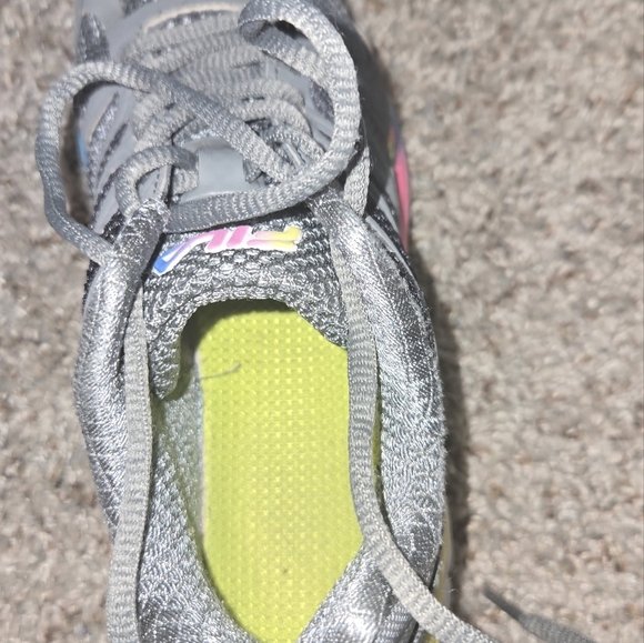 Fila gray gym shoes little girls size 13 - Picture 7 of 8